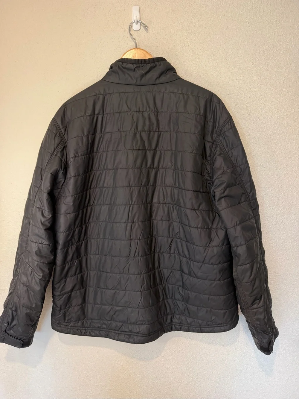Carhartt Gilliam Rain Defender Men’s Black Quilted Puffer Jacket